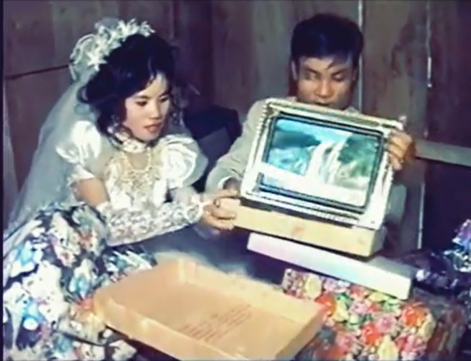 Xuýt xoa màn khui quà cưới cực xịn thời xưa, nhìn là thấy cả một bầu trời kí ức - 6