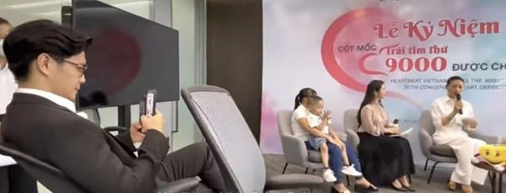 Ngọt ngào khoảnh khắc những quý ông Vbiz say mê ngắm nhìn nửa kia trên sân khấu - 8