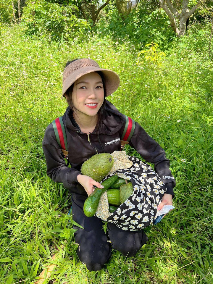 Sao Việt 11/6: MC Lại Văn Sâm đón sinh nhật tuổi 65 bên vợ và con cháu - 7