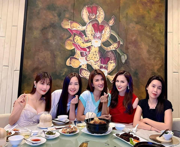 Sao Việt 11/6: MC Lại Văn Sâm đón sinh nhật tuổi 65 bên vợ và con cháu - 8