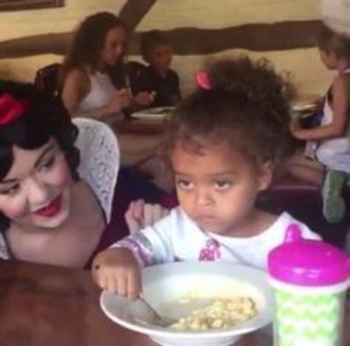 Biểu cảm khó đỡ của hội 'bà cụ non' khiến người lớn giật mình cười ngất - 3