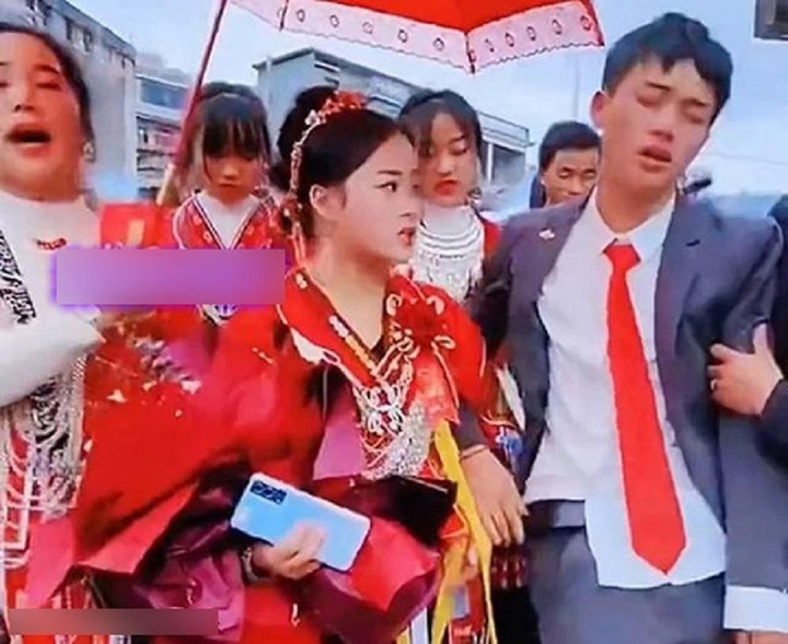 Đang tự do bỗng có thêm vợ, loạt chú rể có biểu cảm khó hiểu vừa tội vừa hài - 9