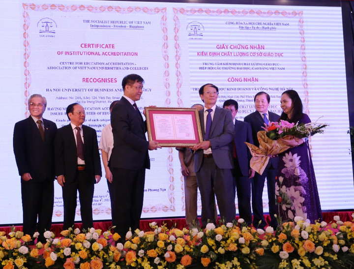 ĐH Kinh doanh và Công nghệ Hà Nội đạt chuẩn kiểm định chất lượng giáo dục - 1