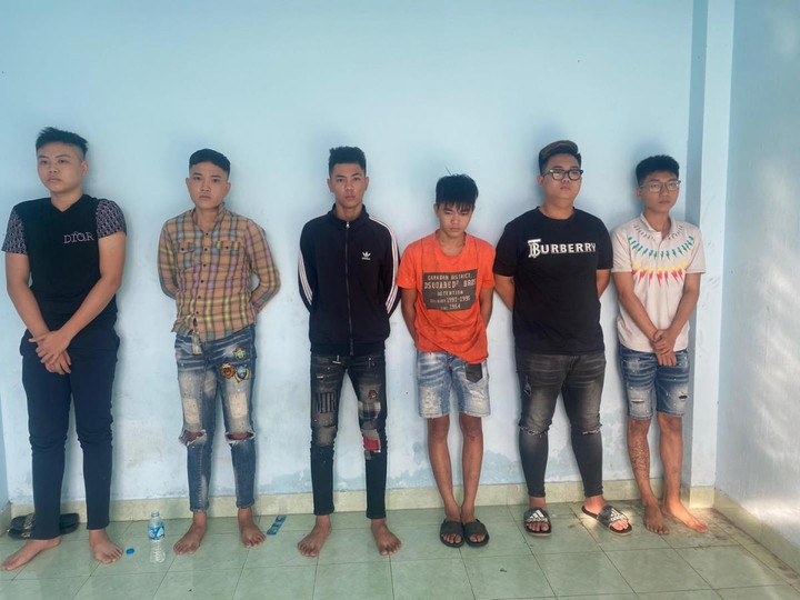 Mâu thuẫn từ tiếng nẹt pô, 2 nhóm thanh niên lao vào hỗn chiến - 2