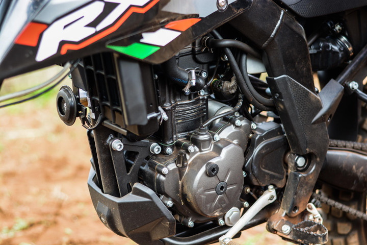 Chi tiết bộ đôi môtô địa hình Aprilia RX, SX 125 tại Việt Nam - 11