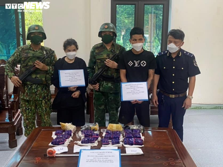 Bắt đôi nam nữ vận chuyển 24.000 viên ma túy tổng hợp - 1