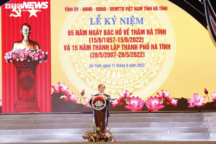 Ảnh: Thủ tướng dự lễ kỷ niệm 65 năm ngày Bác Hồ về thăm Hà Tĩnh - 3