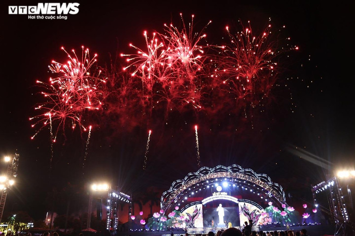 Ảnh: Thủ tướng dự lễ kỷ niệm 65 năm ngày Bác Hồ về thăm Hà Tĩnh - 10