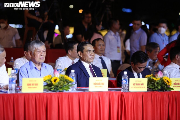 Ảnh: Thủ tướng dự lễ kỷ niệm 65 năm ngày Bác Hồ về thăm Hà Tĩnh - 2