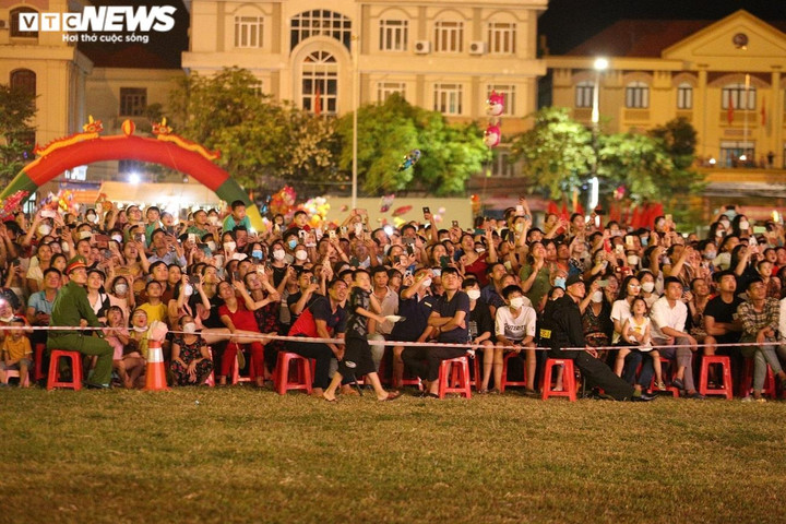 Ảnh: Thủ tướng dự lễ kỷ niệm 65 năm ngày Bác Hồ về thăm Hà Tĩnh - 8