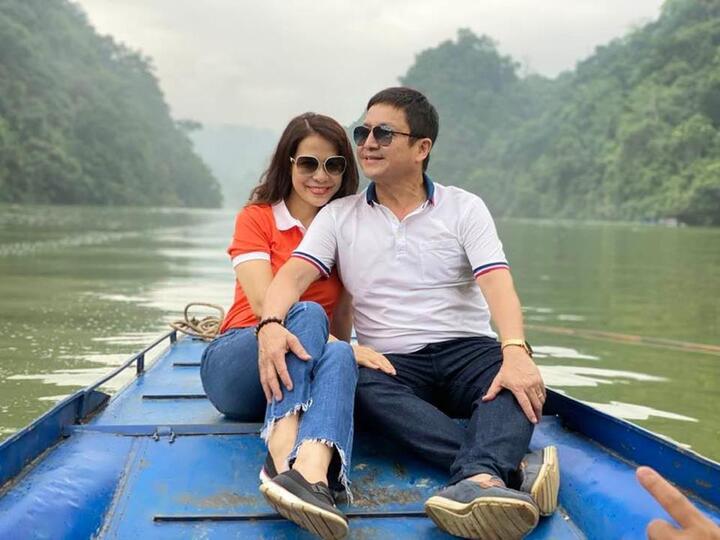 Sao Việt 12/6: Chí Trung tình tứ bên bạn gái kém 17 tuổi - 1