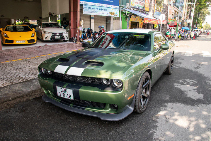 Cận cảnh hàng hiếm Dodge Challenger SRT Hellcat Redeye tại Việt Nam - 3