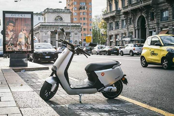 Thời 'bão' giá xăng, 6 mẫu xe máy điện dưới 30 triệu được khách Việt quan tâm - 4