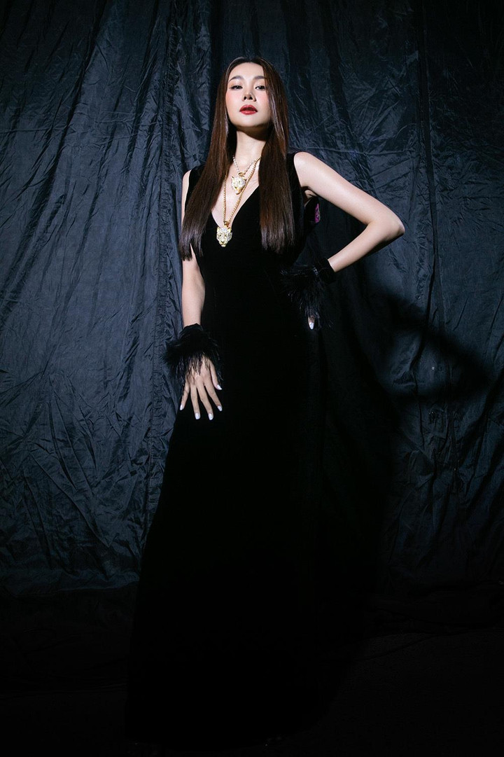 Thanh Hằng thần thái ngút ngàn diễn vedette tại show của Hà Linh Thư - 7