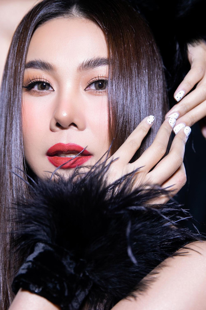 Thanh Hằng thần thái ngút ngàn diễn vedette tại show của Hà Linh Thư - 6