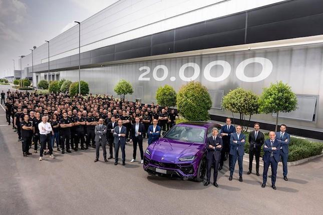 Lamborghini Urus lập kỉ lục về số xe được sản xuất - 1