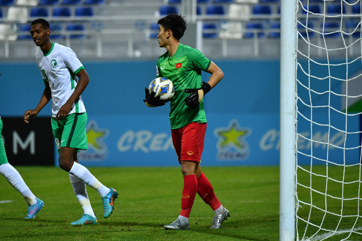 Nhâm Mạnh Dũng đa năng nhất U23 châu Á: Thi đấu từ tiền đạo tới thủ môn - 1