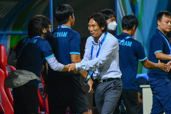 VFF chưa vội đàm phán, gia hạn hợp đồng với HLV Gong Oh-kyun - 1