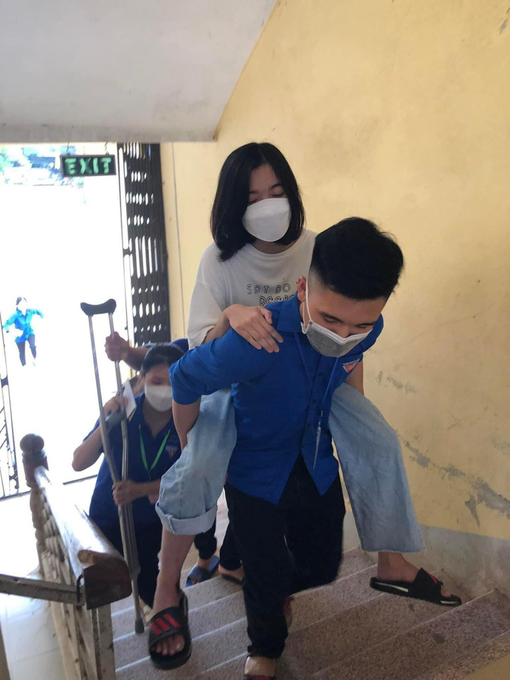 Khoảnh khắc vui nhộn của sĩ tử lẫn phụ huynh giúp mùa thi bớt đi căng thẳng - 8