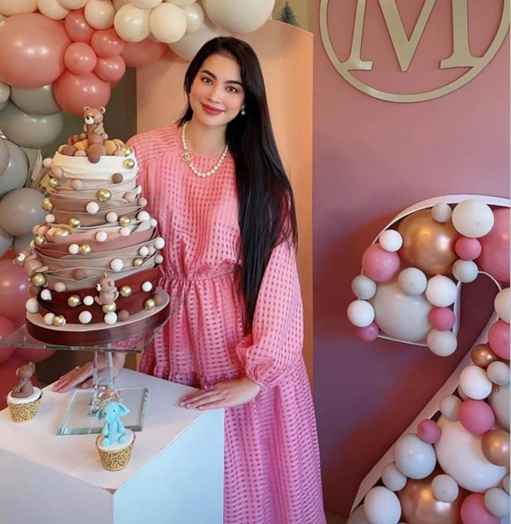 Muôn kiểu giấu bụng bầu tài tình của sao Việt - 4