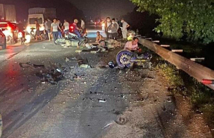 Ba xe máy tông nhau, 5 người thương vong ở Bắc Ninh - 1