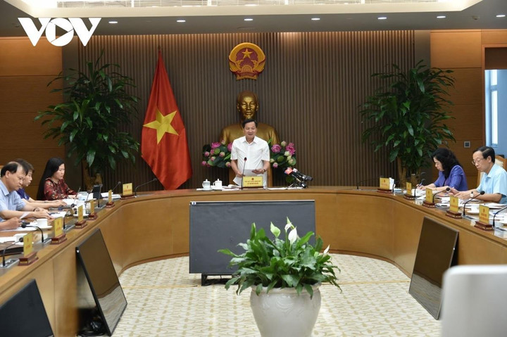 Kiểm soát chặt các mặt hàng Nhà nước định giá, đảm bảo nguồn cung xăng dầu - 2