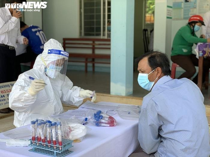 Vì sao Quảng Ngãi đề nghị trả gần 200.000 liều vaccine COVID-19 cho Bộ Y tế? - 1