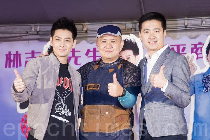 Lâm Chí Dĩnh sống xa hoa trong khi anh trai bán hàng ở vỉa hè - 5