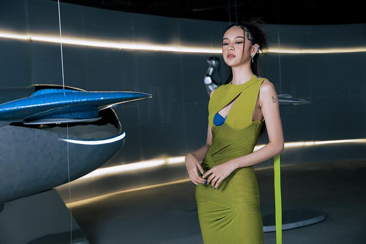 Hà Hồ, Tóc Tiên đọ dáng với trang phục độc đáo - 6