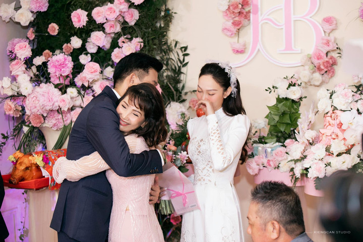 Thêm loạt ảnh vu quy của Minh Hằng: Ông xã không rõ mặt vẫn được khen trẻ đẹp - 2