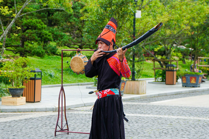 Phải lòng văn hoá Tây Bắc với show diễn 'Chuyện tình Đỗ Quyên' - 1