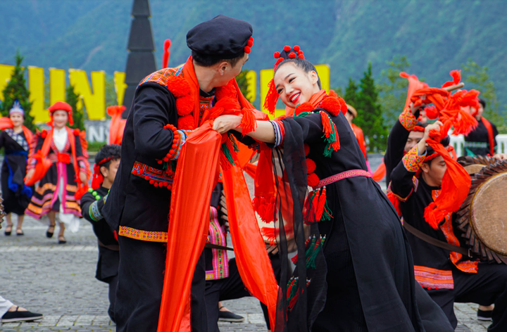 Phải lòng văn hoá Tây Bắc với show diễn 'Chuyện tình Đỗ Quyên' - 7