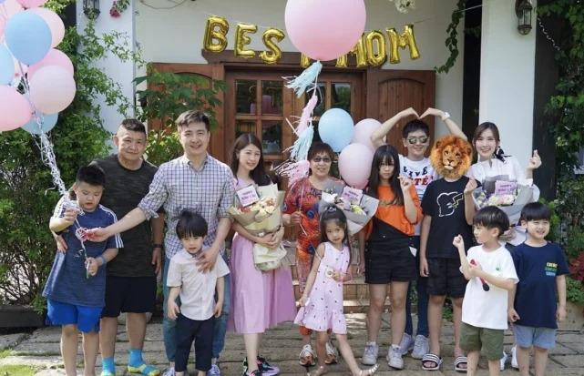 Lâm Chí Dĩnh sống xa hoa trong khi anh trai bán hàng ở vỉa hè - 6