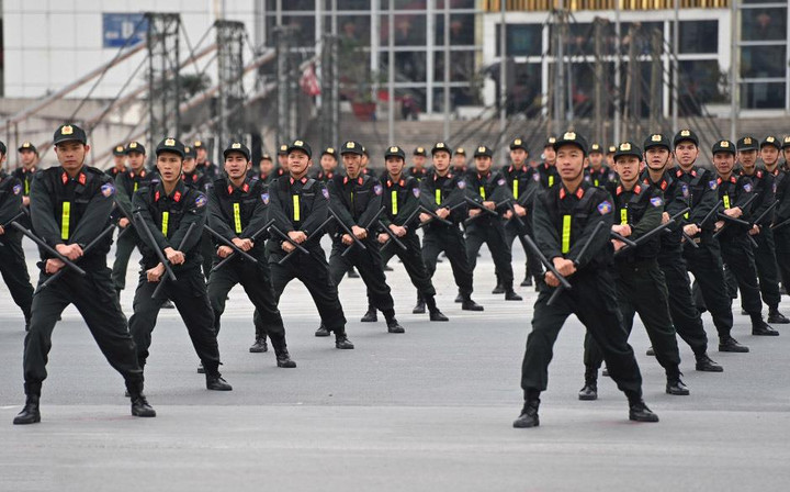 Cảnh sát cơ động được phép sử dụng vũ khí, vật liệu nổ, công cụ hỗ trợ - 2