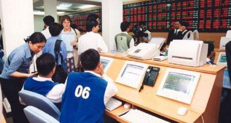 Thị trường đỏ lửa, nhóm đại gia kín tiếng đổ nghìn tỷ vào công ty chứng khoán - 1