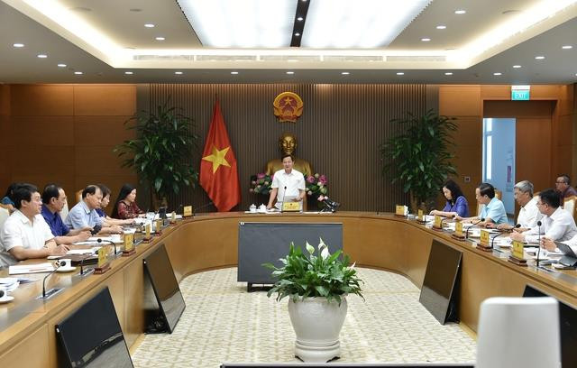 Thứ trưởng Bộ GD&ĐT: Chưa tăng học phí, kiểm soát chặt giá sách giáo khoa - 2