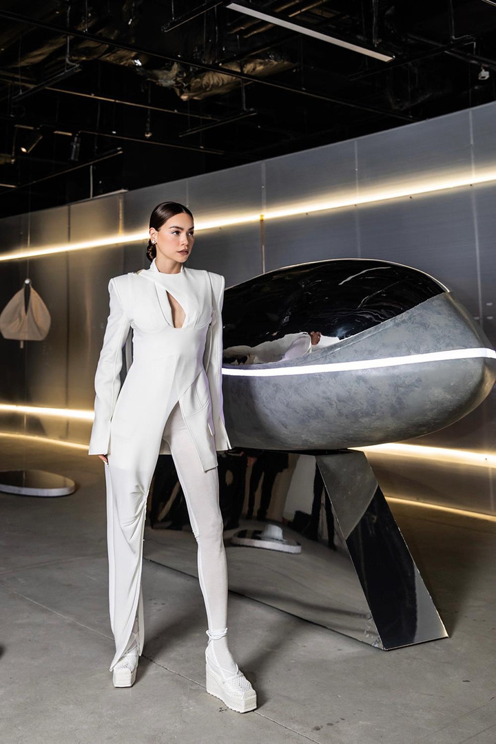 Hà Hồ, Tóc Tiên đọ dáng với trang phục độc đáo - 2