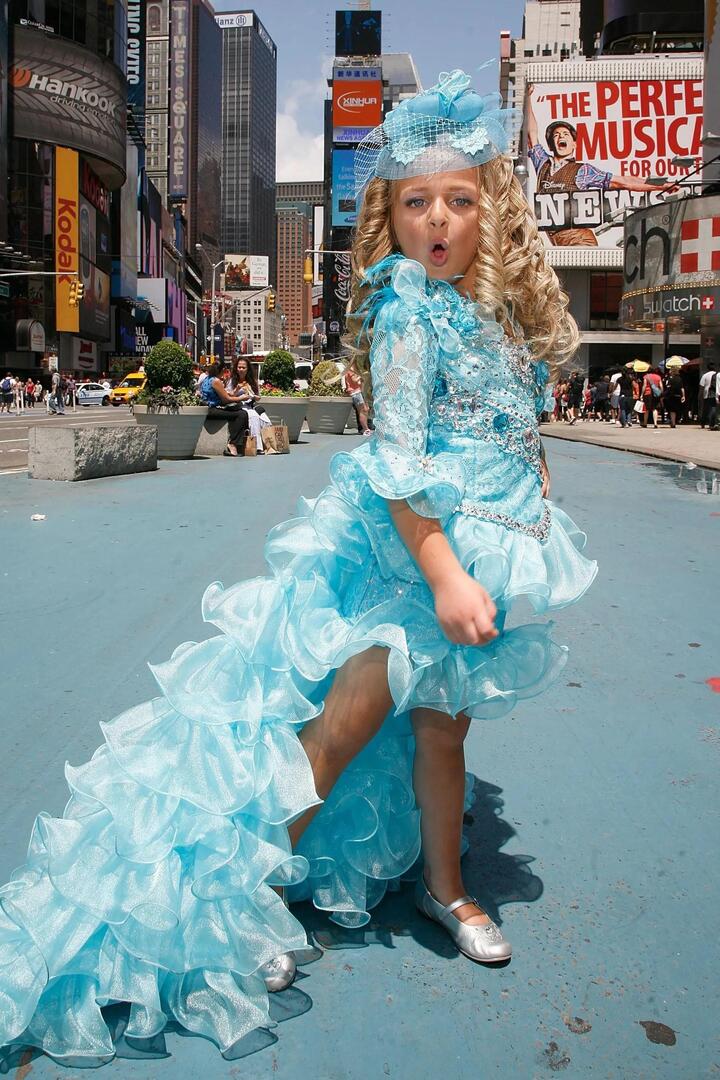 Hoa hậu nhí Mỹ thành triệu phú khi 6 tuổi sống thế nào ở tuổi 15? - 2