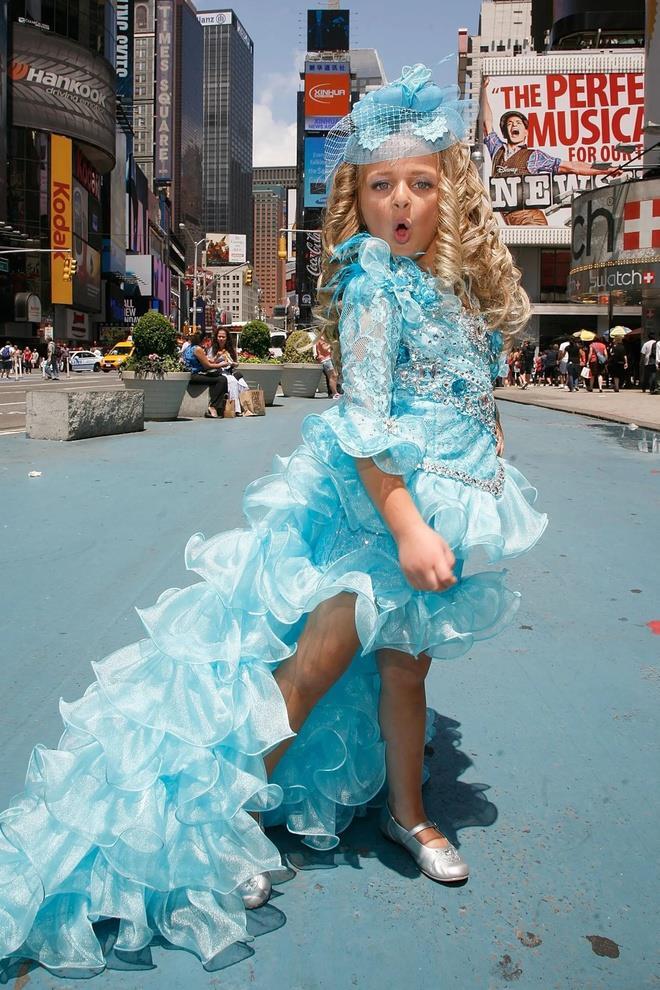 Hoa hậu nhí Mỹ 2012 ảnh 3 Hoa hậu nhí Mỹ thành triệu phú khi 6 tuổi sống thế nào ở tuổi 15? - 4