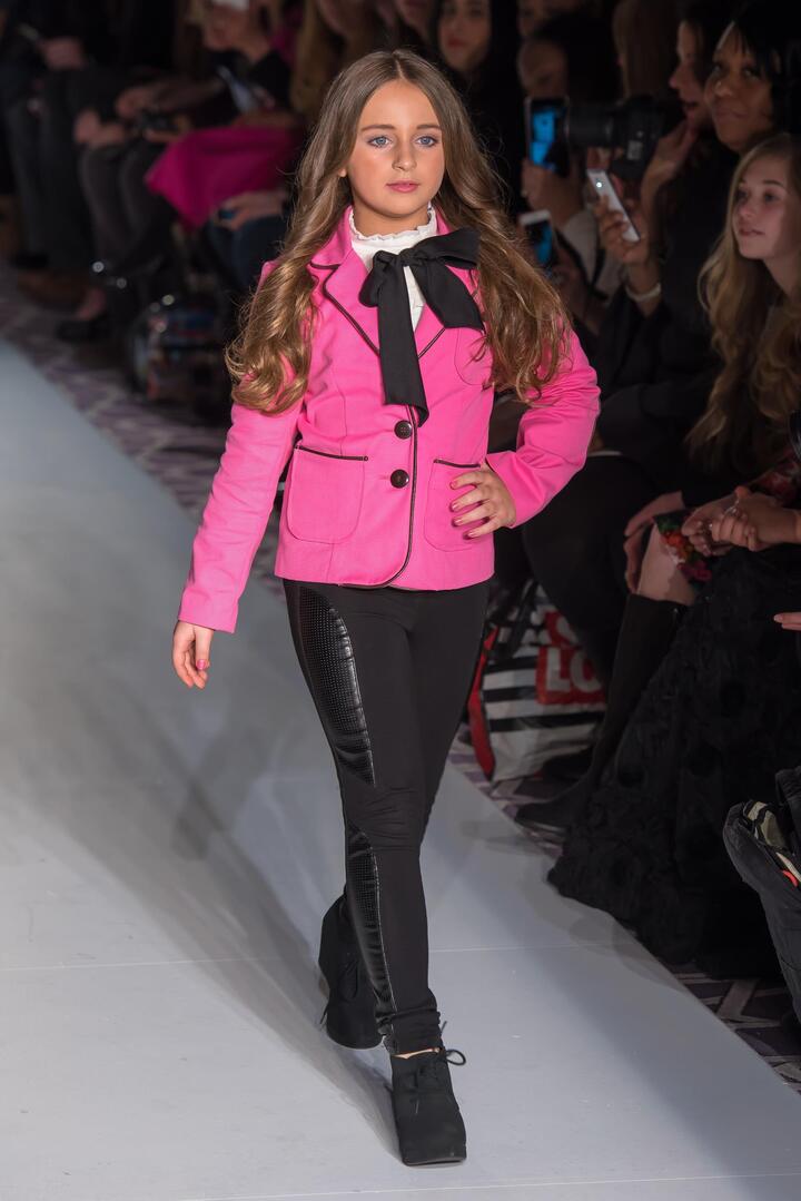 Hoa hậu nhí Mỹ thành triệu phú khi 6 tuổi sống thế nào ở tuổi 15? - 5