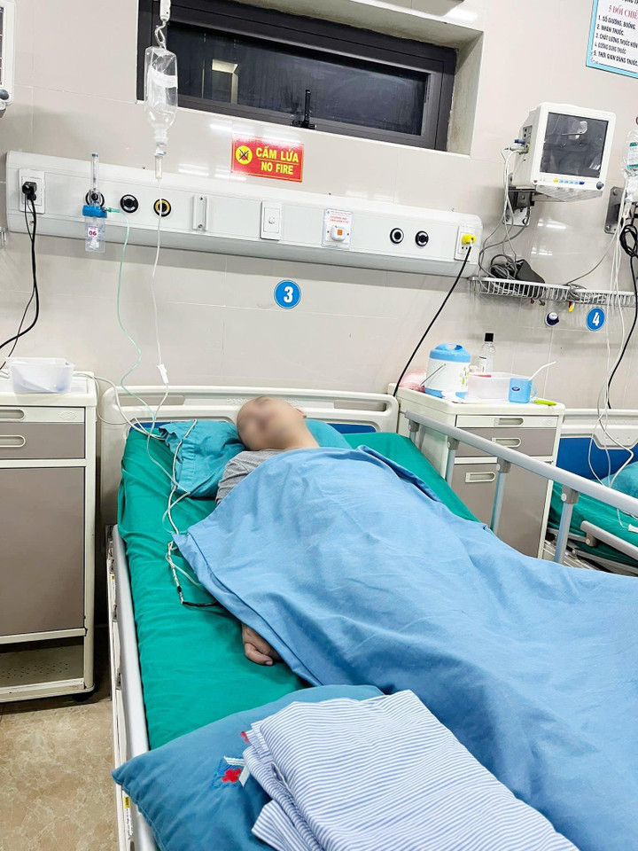 Bị ong đốt khi làm vườn, người đàn ông sốc phản vệ nặng - 1