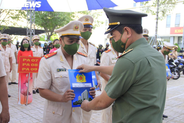 TP.HCM: 100 chiến sĩ công an đào tạo chính quy về 58 xã nhận nhiệm vụ - 6