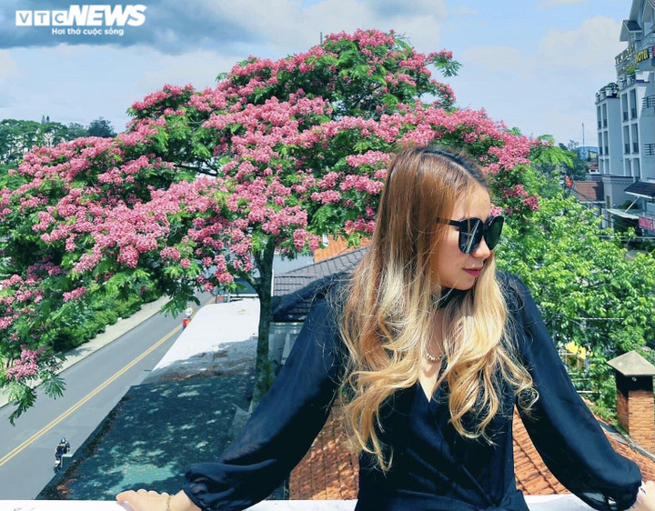 Ảnh: Phượng hồng rợp trời Đà Lạt khiến du khách ngẩn ngơ - 10