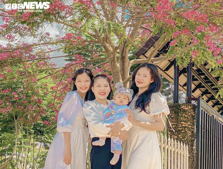 Ảnh: Phượng hồng rợp trời Đà Lạt khiến du khách ngẩn ngơ - 8