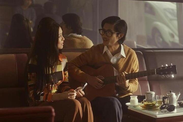 Phim 'Em và Trịnh' bị chê nhiều sạn, ít điểm sáng - 5