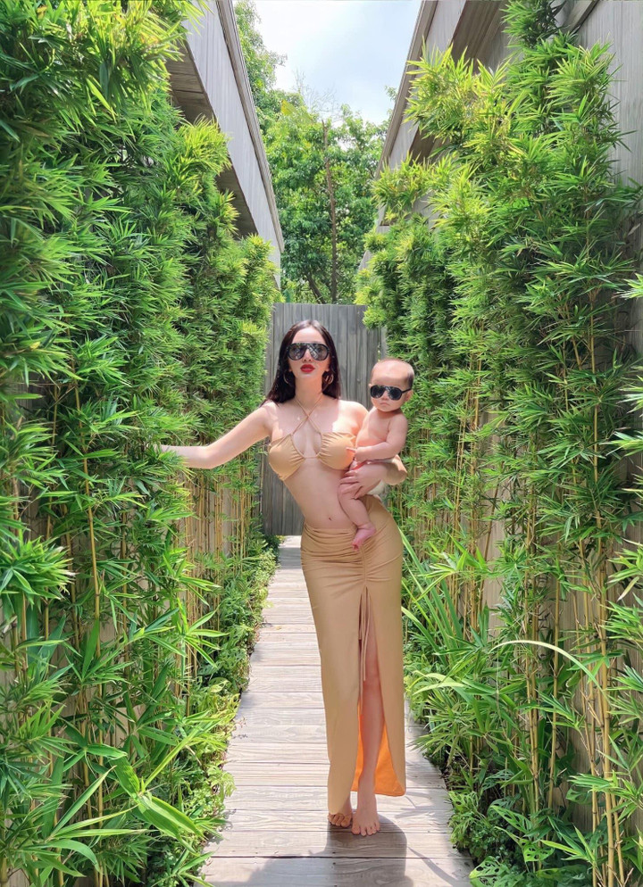 Mặc sexy, Bảo Thy bị mẹ khuyên xóa ảnh trên mạng xã hội - 1