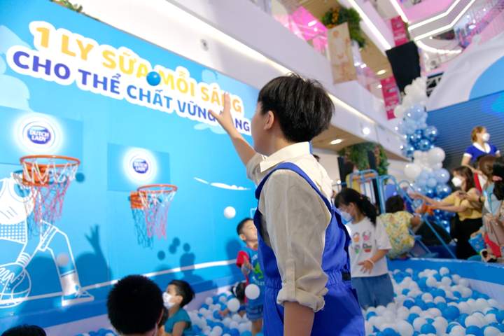 Ngày Sữa thế giới 2022: Cô Gái Hà Lan mang vạn niềm vui đến với trẻ em Việt - 3