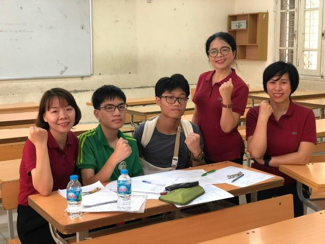 Học sinh lớp 8 chép bài giúp ‘đàn anh’ lớp 9 trong kỳ thi vào 10 - 2