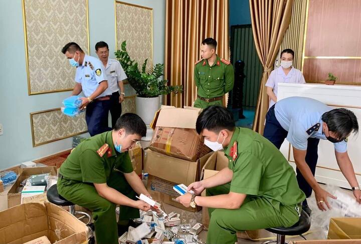 Phạt 90 triệu đồng, đình chỉ hoạt động 12 tháng cơ sở thẩm mỹ 'chui' - 1