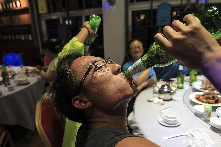 Lạm dụng bia rượu vào bữa tối, điều gì xảy ra với cơ thể sau thời gian dài? - 1